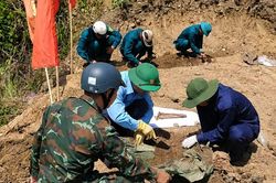 Ph&aacute;t hiện h&agrave;i cốt liệt sĩ tại x&atilde; SR&oacute;