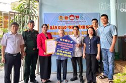 Bàn giao nhà tình nghĩa cho hộ có hoàn cảnh khó khăn ở phường Tây Nha Trang
