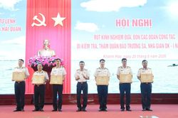 Vùng 4 Hải quân rút kinh nghiệm công tác đưa, đón các đoàn đi thăm Trường Sa, Nhà giàn DK-I năm 2026