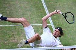Wimbledon 2026: John McEnroe chọn Sinner l&agrave; ứng vi&ecirc;n số 1, ho&agrave;i nghi Alexander Zverev