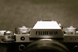 Fujifilm X-T6: N&acirc;ng cấp pin NP-W255 v&agrave; hệ thống lấy n&eacute;t AI cho kỷ nguy&ecirc;n 8K