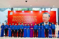 Đồng chí Đinh Thị Lụa, Phó Bí thư Tỉnh ủy, Chủ tịch Ủy ban MTTQ Việt Nam tỉnh tham dự phiên trọng thể Đại hội đại biểu toàn quốc Đoàn Thanh niên Cộng sản (TNCS) Hồ Chí Minh lần thứ XIII