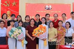 10 học sinh Trường THPT Việt Tr&igrave; được kết nạp Đảng
