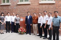Đoàn công tác tỉnh Thái Nguyên tưởng niệm Chủ tịch Hồ Chí Minh tại Khu di tích Tai Kwun (Trung Quốc)