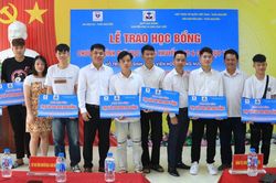 Trao học bổng học nghề cho 15 học sinh, thanh niên