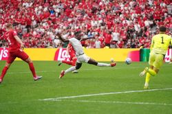 World Cup 2026: Hạ Canada 2-1, Thụy Sĩ chiếm ng&ocirc;i đầu bảng B