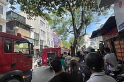 H&agrave; Nội: Khống chế th&agrave;nh c&ocirc;ng đ&aacute;m ch&aacute;y do nổ b&igrave;nh gas ở phố Đội Cấn