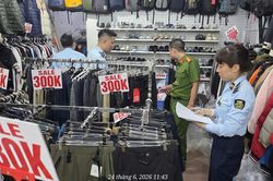 H&agrave; Nội: Tạm giữ hơn 2.600 sản phẩm thời trang c&oacute; dấu hiệu giả mạo nh&atilde;n hiệu The North Face, Nike, Adidas