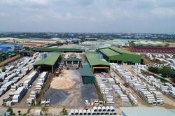 Nghịch lý tại C32: Lo bị thâu tóm nhưng cổ đông lớn lại bán mạnh vùng đỉnh