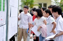 Từ 13h30 ngày 25/6, học sinh trúng tuyển vào lớp 10 xác nhận nhập học