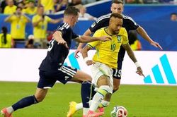 Brazil giành ngôi nhất bảng trong ngày Neymar tái xuất