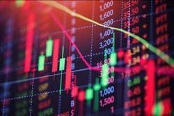 Áp lực bán mạnh, VN-Index giảm gần 15 điểm