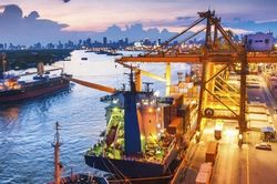 Nhập si&ecirc;u quay trở lại: Cơ hội v&agrave; rủi ro
