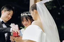 Chồng mừng 1,5 cây vàng đám cưới bạn thân, vợ nổi giận lôi đình chất vấn một câu khiến dân mạng dậy sóng