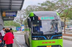 H&agrave; Nội ch&iacute;nh thức 'khai tử' v&eacute; th&aacute;ng giấy xe bu&yacute;t từ 1/7/2026