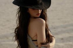 Hóa cao bồi gợi cảm, Ngọc Trinh nhận 'mưa' lời khen