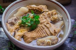 Ngâm măng khô đừng chỉ dùng nước lã: Nên dùng thứ nước này giúp măng mềm nhanh, sáng màu