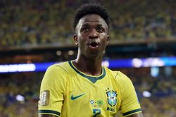 Brazil thắng Scotland 3-0: Vinicius lập cú đúp, Neymar trở lại sau 980 ngày