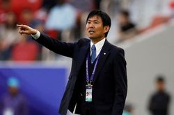 HLV Nhật Bản: Messi như siêu nhân, không thể ngăn cản