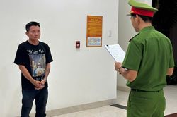 'Ma men' lái ô tô lao vào quán nhậu rồi đến trụ sở công an ở Đà Nẵng thách thức
