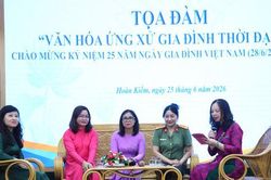 Phụ nữ Hoàn Kiếm nâng cao văn hóa ứng xử gia đình trong thời đại số
