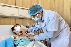 Hai anh chị mất vì bệnh hiếm, em trai được hồi sinh nhờ ghép gan