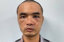 Bắt kẻ có tiền án giết người cầm 2 con dao chém vỡ kính loạt ô tô ở Hà Nội