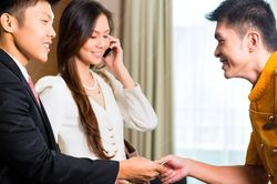Nửa đời người mới thấm: Trước mặt tiểu nh&acirc;n, c&oacute; 2 điều c&agrave;ng lộ ra c&agrave;ng dễ bị lợi dụng