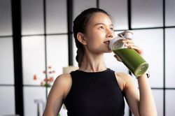 Cách làm đẹp da mặt bằng rau má