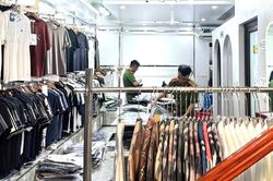 Ham lợi nhuận cao, chủ cửa hàng bán gần 1.500 sản phẩm giả thương hiệu nổi tiếng