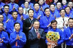 &Ocirc;ng B&ugrave;i Quang Huy t&aacute;i đắc cử B&iacute; thư thứ nhất Trung ương Đo&agrave;n kh&oacute;a XIII