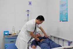 Hy hữu: Tập gập bụng, người đàn ông ngoài 40 tuổi suýt hoại tử ruột