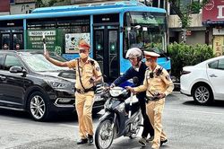Uống 1-2 cốc bia giải nhiệt, nhiều người bị phạt h&agrave;ng triệu đồng