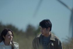 Bảo Anh hát về nỗi buồn đẹp sau chia tay trong MV 'Níu kéo mãi không phải cách'