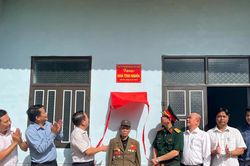 Quảng Ng&atilde;i: Trao nh&agrave; mới, tiếp th&ecirc;m nghị lực cho nạn nh&acirc;n chất độc da cam