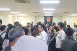 Nhiều bị hại vượt hàng chục cây số đến tòa nhưng phiên xử cựu giám đốc Bệnh viện vùng Tây Nguyên bị hoãn