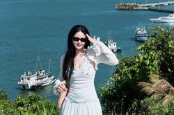 Đội nắng tìm sườn đồi ôm trọn cảnh bến cảng gây 'sốt' ở Hạ Long