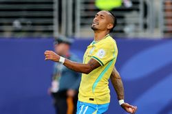 Raphinha phát hiện cú sốc tài chính giữa World Cup