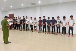 Khởi tố 14 thanh thiếu niên mang hung khí, lạng lách gây tai nạn