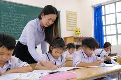 Lương giáo viên từ ngày 1.7 tăng bao nhiêu, hệ số đặc thù đã được áp dụng?