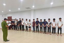 Khởi tố 14 thanh thiếu ni&ecirc;n mang hung kh&iacute; điều khiển xe m&aacute;y g&acirc;y rối ở Huế