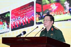 Đại tướng Nguyễn Trọng Nghĩa chủ tr&igrave; gặp mặt đại biểu văn nghệ sĩ khu vực ph&iacute;a Nam