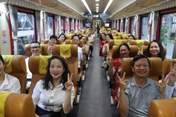 Chuyến t&agrave;u kết nối y tế chất lượng cao tới người d&acirc;n