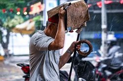 Thời tiết ngày 26/6: Bắc Bộ giảm nhiệt, mưa dông diện rộng, Trung Bộ nắng nóng gay gắt