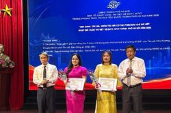Trao giải Cuộc thi viết về điển hình tiên tiến, người tốt, việc tốt thành phố Hà Nội