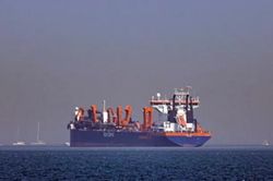Mỹ tố Iran nổ súng vào tàu hàng, Liên hợp quốc hoãn kế hoạch hộ tống qua Hormuz