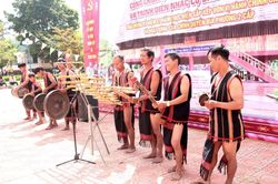 Hơn 200 nghệ nhân tham gia hội thi cồng chiêng, múa xoang