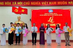 Kết nạp học sinh ưu tú vào Đảng
