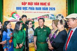 Đại tướng Nguyễn Trọng Nghĩa gặp mặt văn nghệ sĩ khu vực ph&iacute;a Nam