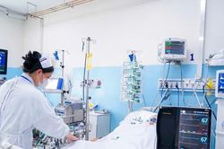 Hồi sinh tim phổi cứu sống người bị nhồi m&aacute;u cơ tim cấp